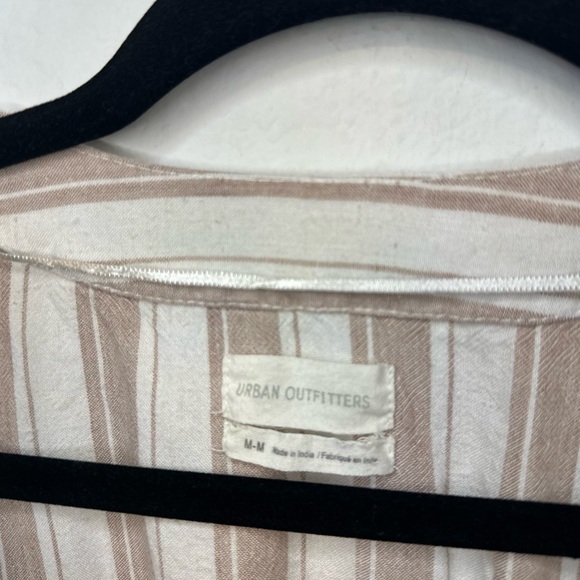 Urban Outfitters Med Cropped Linen Blend V-Neck - Picture 5 of 7